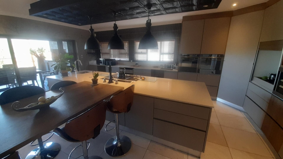 6 Bedroom Property for Sale in Birdwood Estate North West